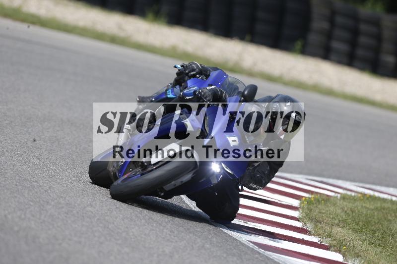 Archiv-2025/49 26.08.2025 Cornu Master School ADR/blau-bleu/0-5